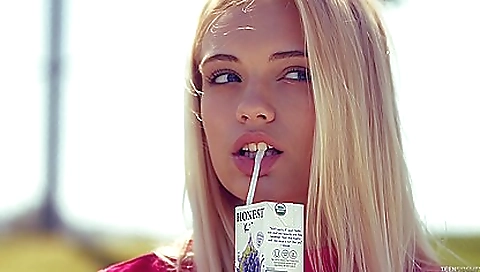 Blonde teen gets pounded by her boyfriend and creampie