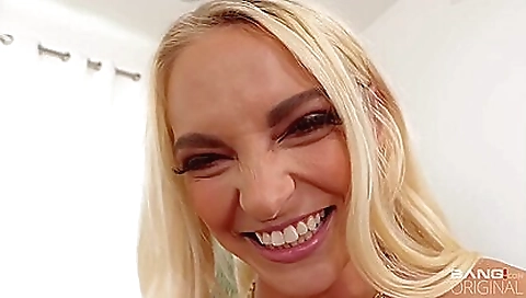 Blonde hottie gets a deepthroat blowjob before taking a dick