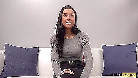 Amateur cast video with a huge booty and nice face