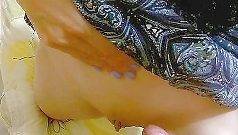 Mature lady in the vr porn movie gives blowjob to lover 3d