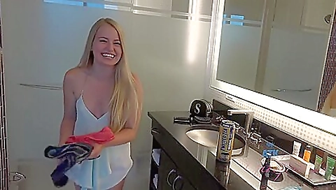 Creampie is what Scarlett sage gets in the doggy style sex