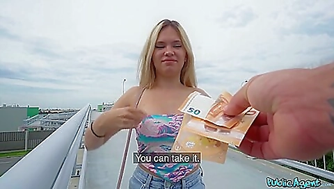 Teen babe is a hot bitch and she needs cock in her mouth