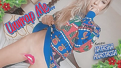 Naughty female with a cute body is naked on the vr porn