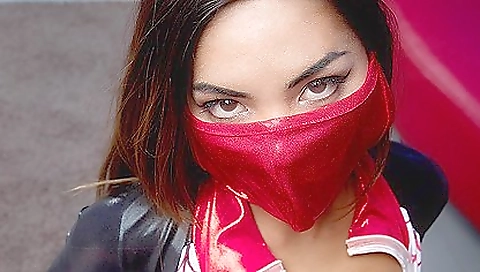 Sexy brunette in a cosplay becomes a fan of spider man