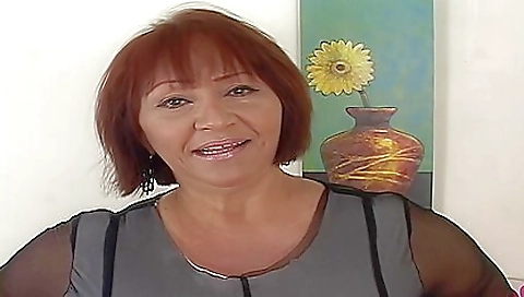 Mature mature woman with large tits spreads hips for sex