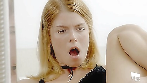 Blonde with a shaved pussy gets a nice blowjob before