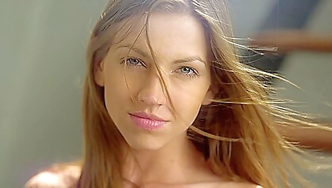 Slutty teen masturbates in the morning and fucks herself